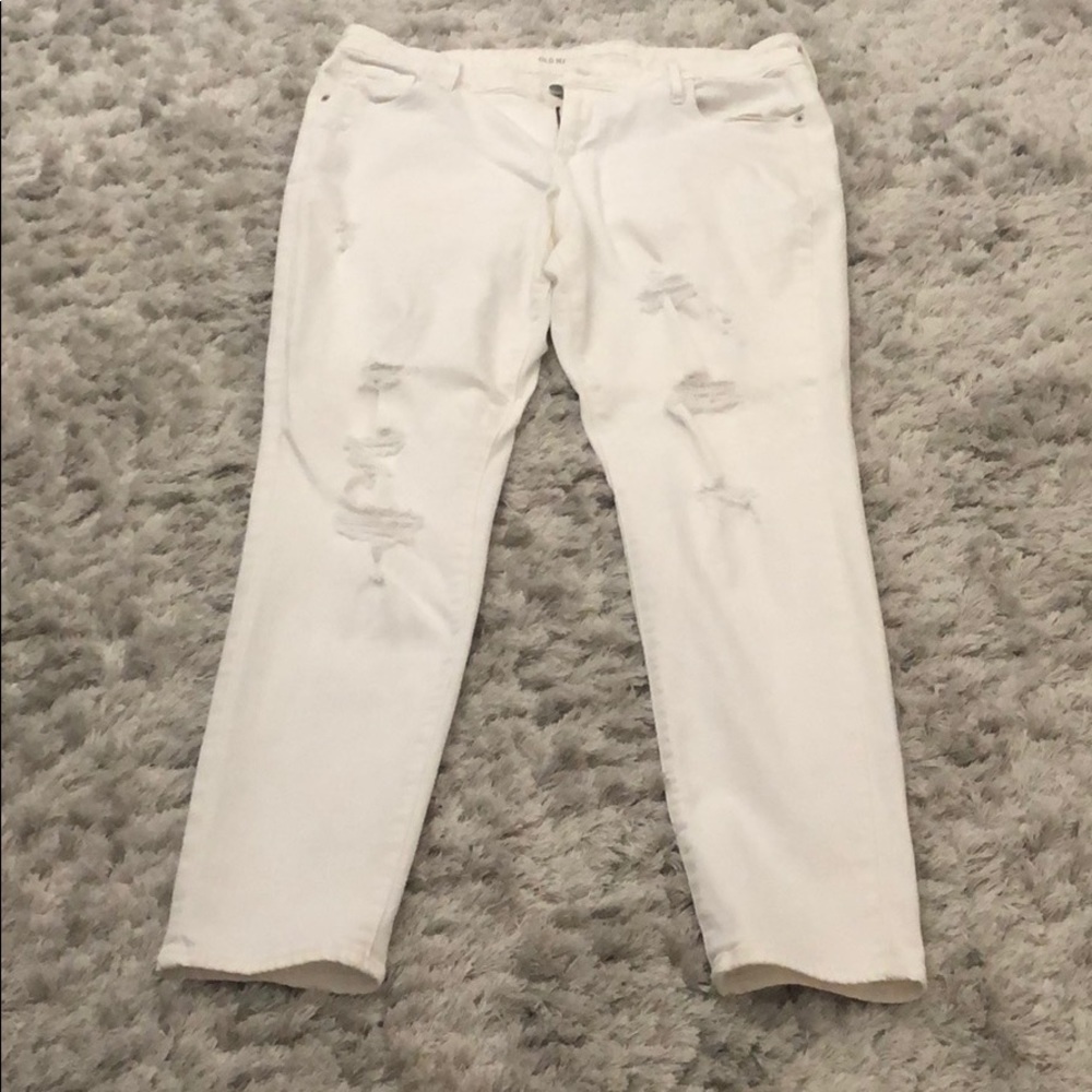 NWOT WHITE Distressed Jeans